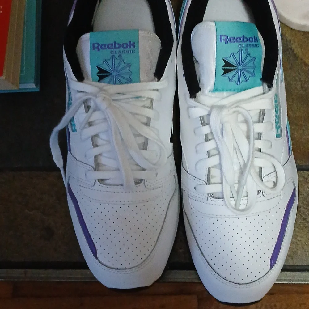 Reebok  classic size 10. - Picture 2 of 5